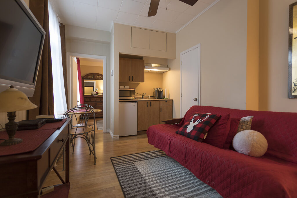 Magnifique chambre avec salon au Acacias Bed & Breakfast à Québec